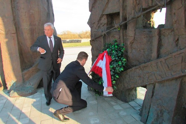 Австрийская делегация почтила память погибших в Тростенце