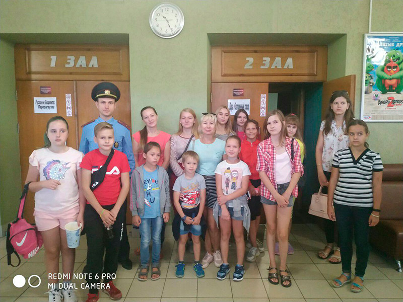 Инспекторы по делам несовершеннолетних Заводского РУВД столицы вместе с подростками посетили кинотеатр «Комсомолец»