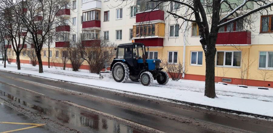 В Заводском районе на уборку снега вышло более 1000 человек