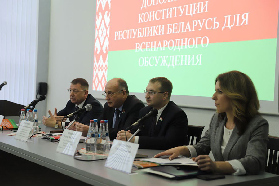 «Мы стоим на пороге исторического события». На МАЗе обсудили проект изменения Конституции Беларуси.