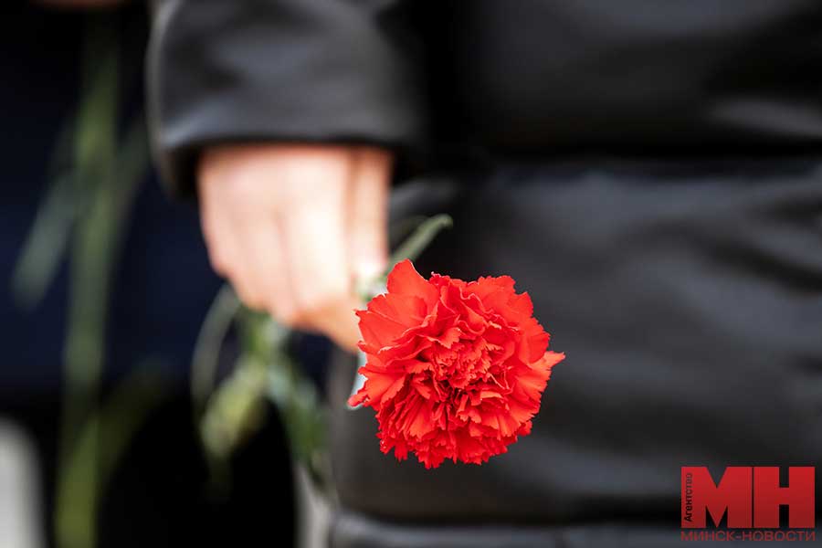 Память в наших сердцах. В Заводском районе возложили цветы к мемориальному знаку «Беларусь партизанская»