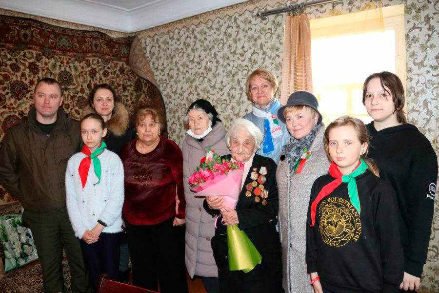 В Заводском районе чествовали 100-летнего ветерана Великой Отечественной войны
