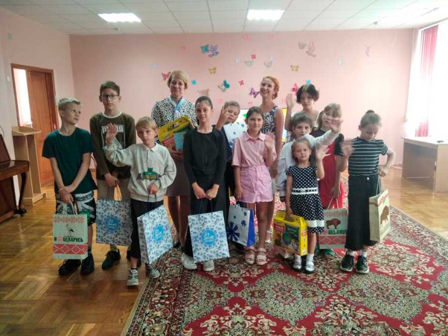 «В школу с «Белой Русью» и «Белорусским союзом женщин»