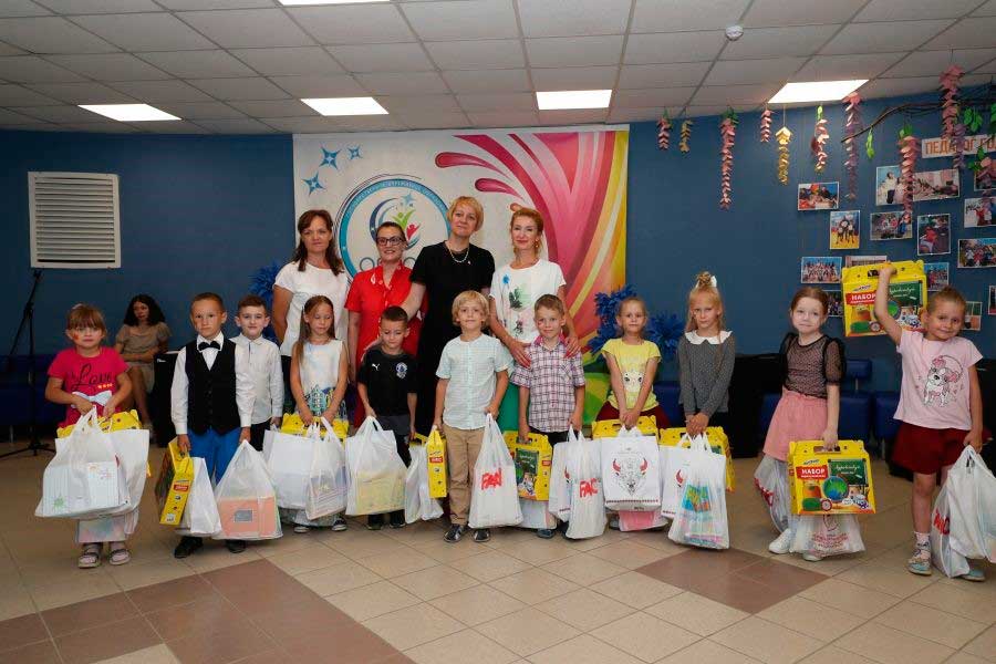 В Заводском районе для детей из многодетных семей организовали праздник «В школу с улыбкой»