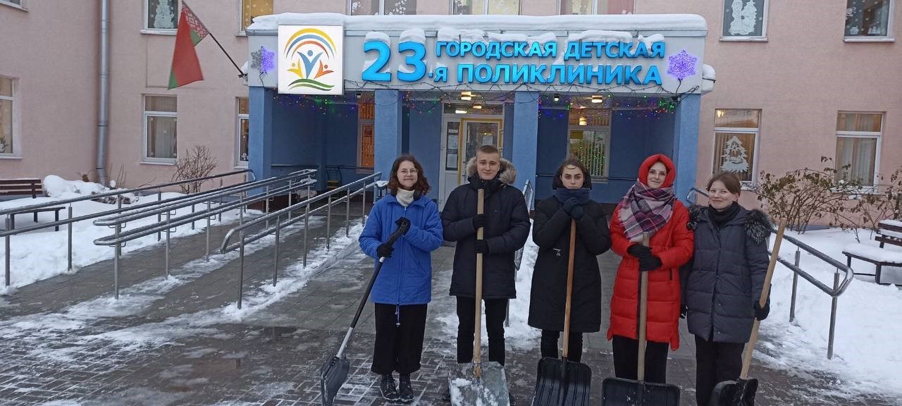 В Заводском районе на уборке снега задействованы 175 учащихся вузов и ссузов