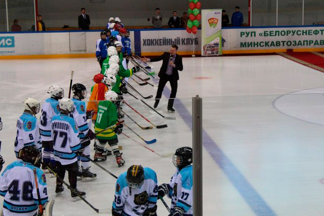 На льду минской "Чижовка-Арены" 6 февраля начались XIХ городские соревнования среди детей и подростков по хоккею "Золотая шайба". 