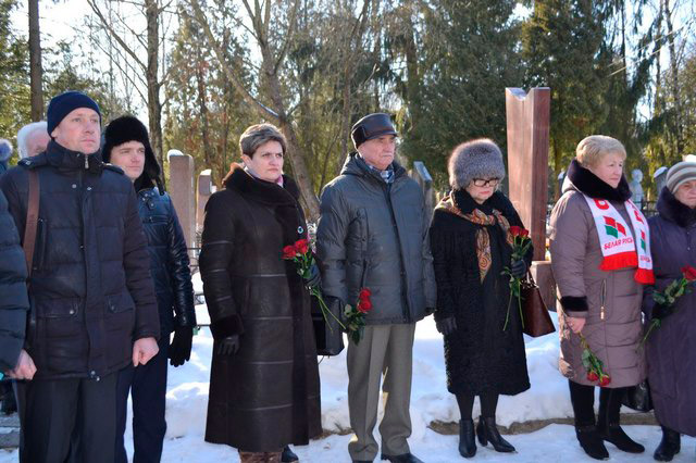 15 февраля в День памяти воинов-интернационалистов союзная молодежь Заводского района г.Минска собралась на аллее памяти почтить офицеров и солдат, которые погибли в Афганской войне.