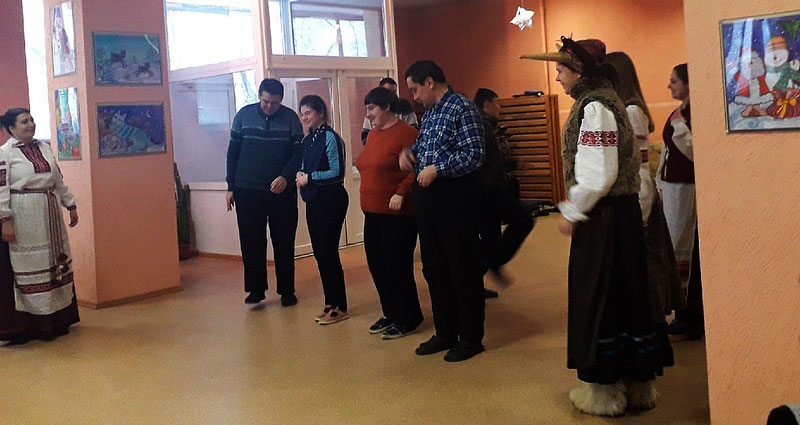 Сотрудники музея Янки Купалы провели в отделении дневного пребывания для инвалидов интерактивную программу «Колядки»