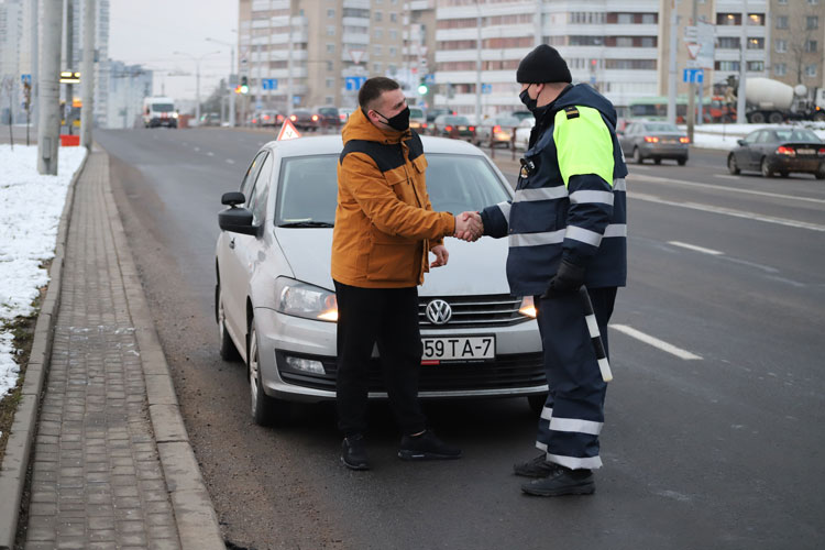 27 января Госавтоинспекция провела Единый день безопасности дорожного движения под девизом "Соблюдая ПДД - сохраняешь жизнь".