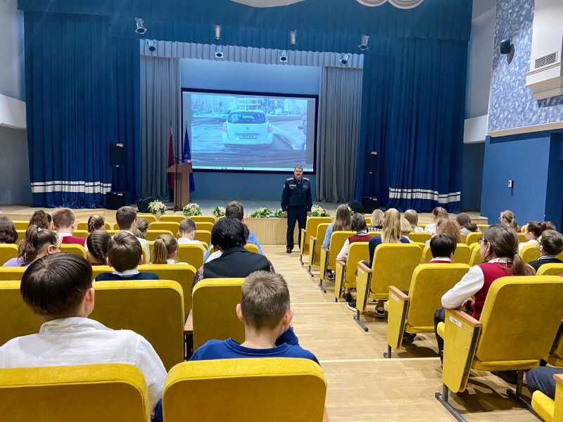 Начальник отдела ГАИ Заводского РУВД г. Минска посетил учащихся столичной гимназии 