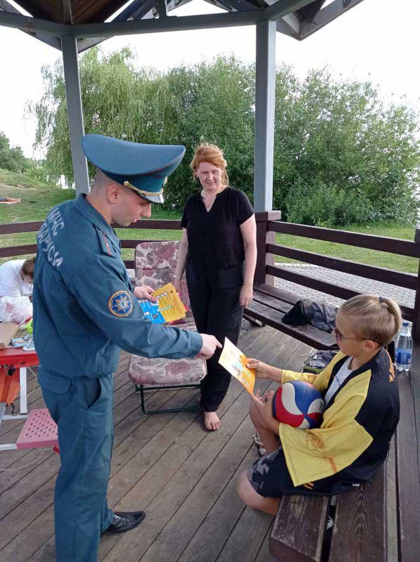 Рейд у берега Чижовского водохранилища