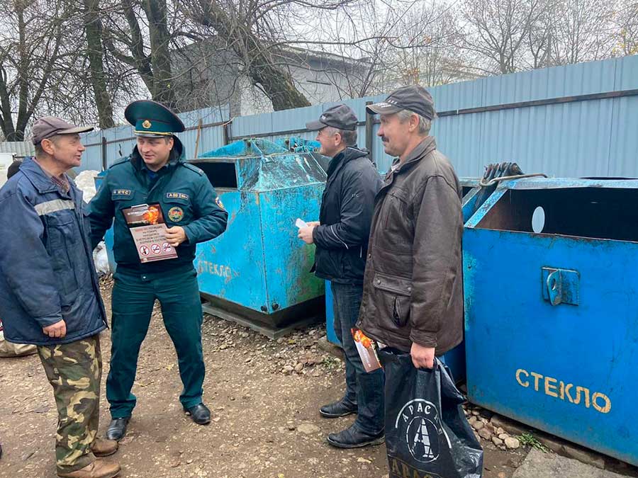 В рамках проведения республиканской акции «Не прожигай свою жизнь!» работники Заводского РОЧС посетили приемно-заготовительные пункты ОАО «Белвторресурсы»