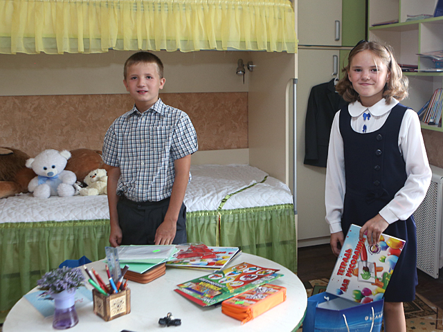Депутаты поздравили воспитанников детского дома семейного типа с началом учебного года