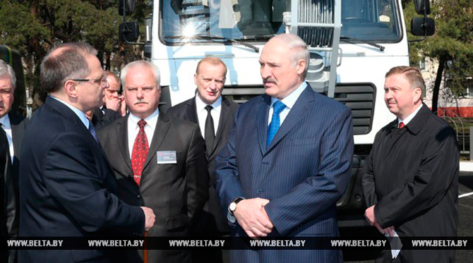 7 апреля 2016 года Глава государства посетил ОАО «МАЗ» - управляющая компания «БЕЛАВТОМАЗ»