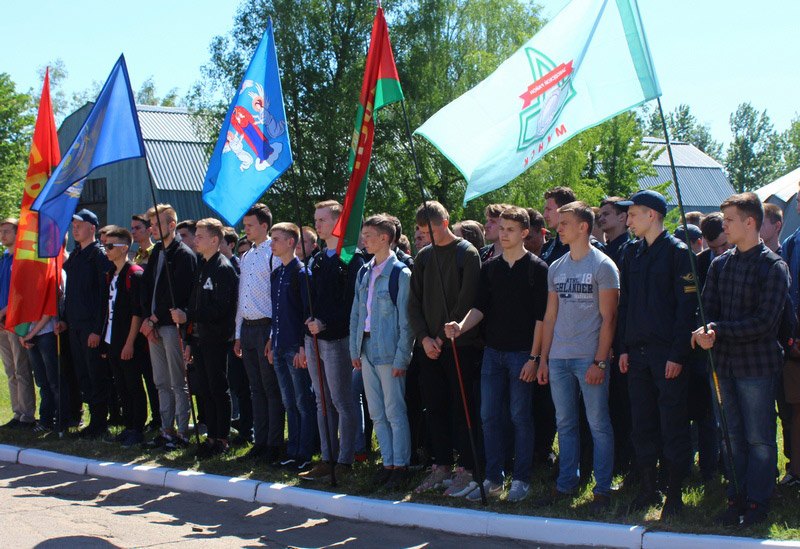 Торжественная церемония открытия памятного знака к экспозиции самолёта МиГ 15 УТИ в Белорусской государственной академии авиации