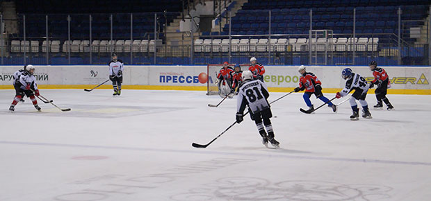 Районные соревнования по хоккею «Золотая шайба» среди детей по месту жительства.