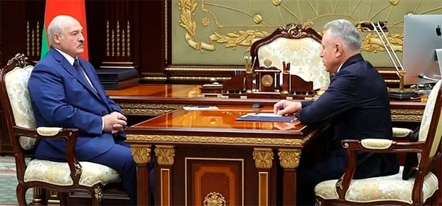 Президент Беларуси встретился с председателем Федерации профсоюзов Михаилом Ордой.
