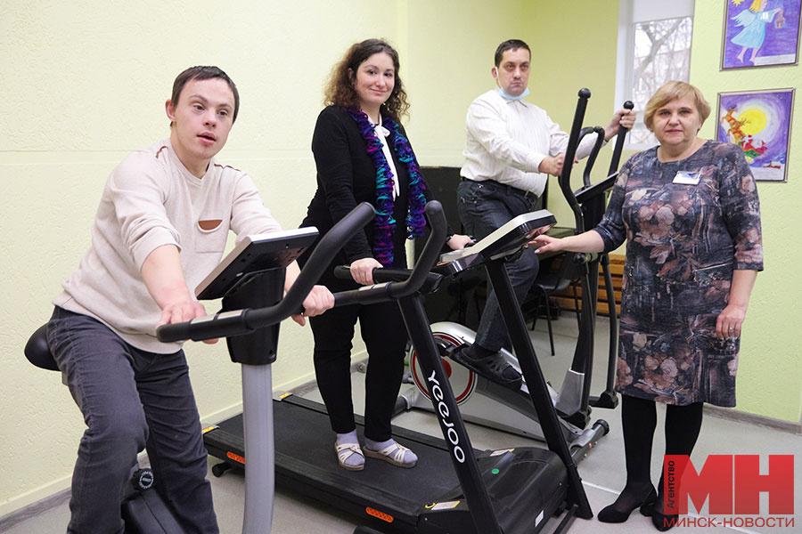 «Всем найти вакансии не удастся, но делаем что можем». Чем помогают инвалидам в Минске.