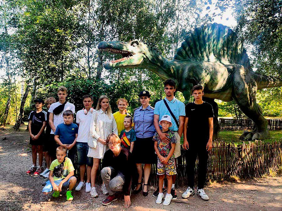 Фотофакт: юные жители Заводского района побывали на экскурсии в «Динопарке»