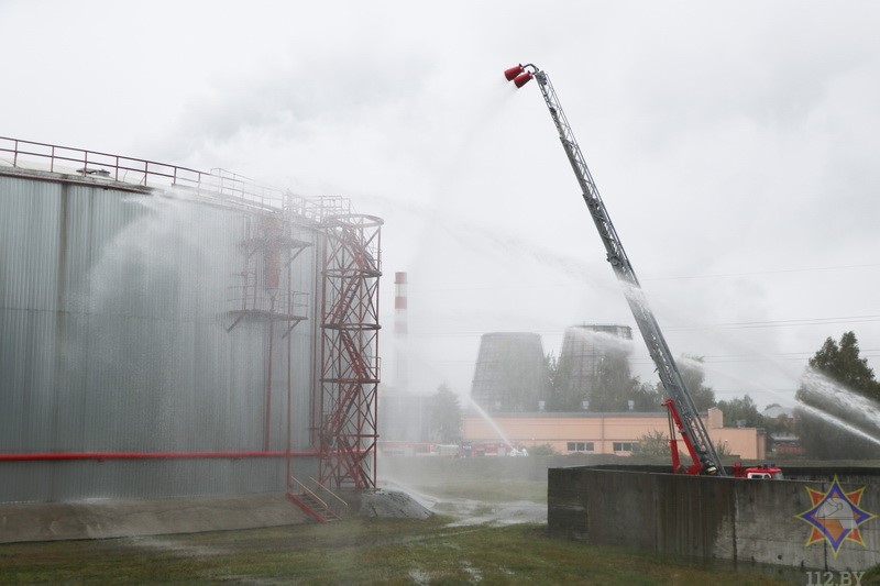 Молния подожгла мазут. Спасатели провели учения на Минской ТЭЦ-3