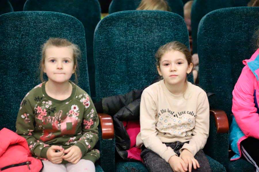 Юные жители Заводского района в кинотеатре «Комсомолец» вспомнили ПДД и посмотрели мультфильм.
