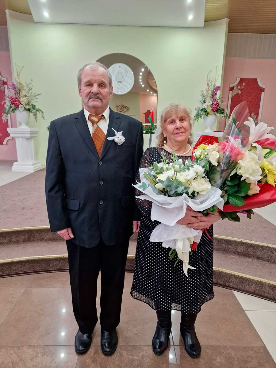 Семейная пара Заводского района отметила золотую свадьбу. Что рассказывают супруги о своем браке