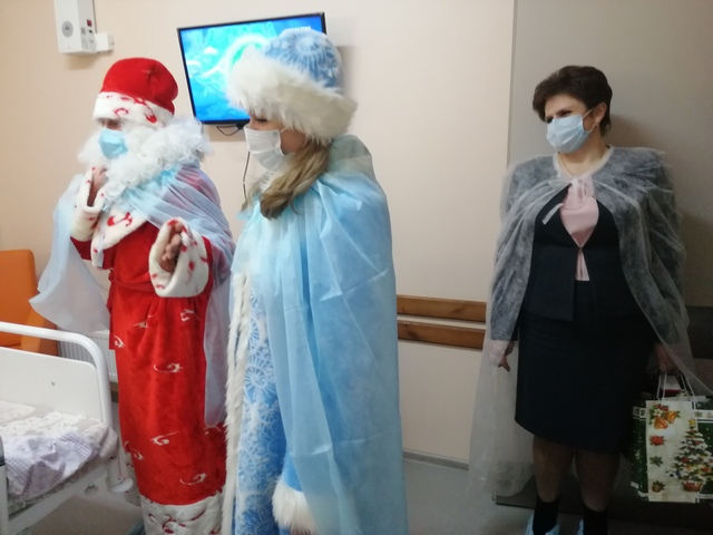 Женщины поздравили с наступающим Новым годом и Рождеством пациентов и сотрудников  Государственного учреждения 