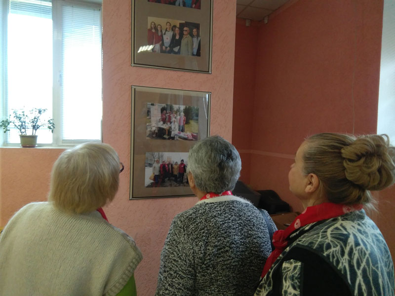 Выставка фоторабот Заводской районной организации Белорусского Общества Красного Креста «Делай добро с нами»