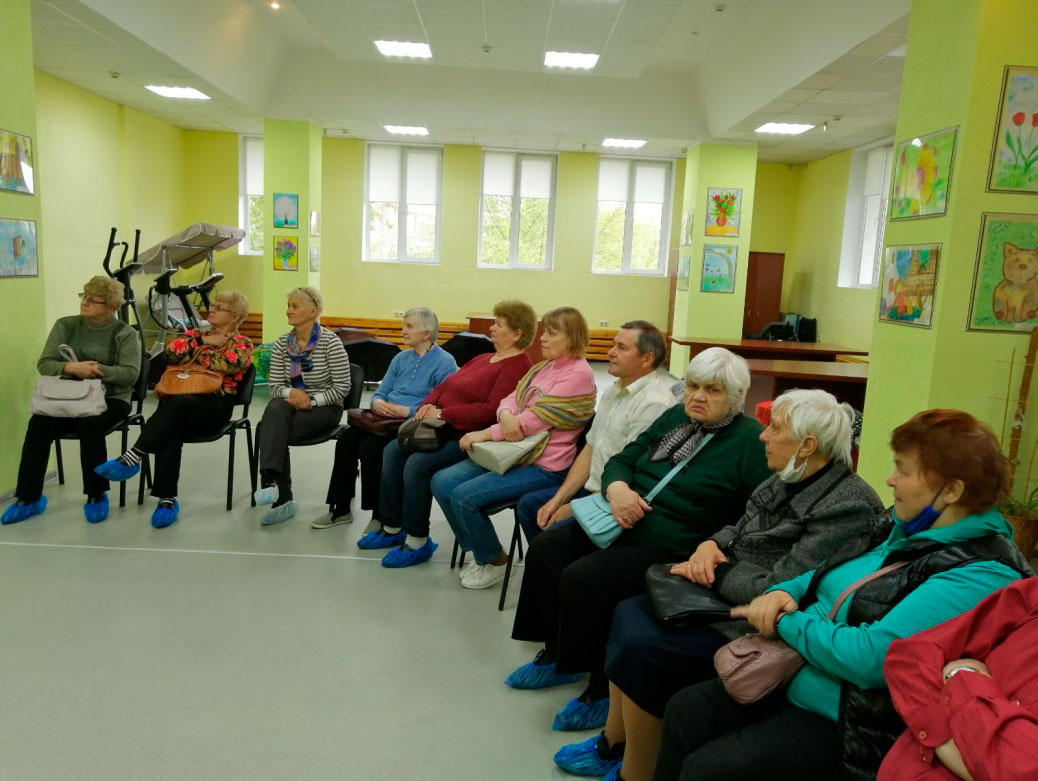 В ТЦСОН Заводского района г. Минска на базе отделения дневного пребывания для инвалидов прошла информационно-просветительская встреча директора центра Пыжик Е.В. с инвалидами по слуху, посещающими отделение дневного пребывания для инвалидов на постоянной 