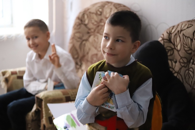 Сотрудники Заводского РУВД столицы посетили детей в социально-педагогическом центре Заводского района с приютом, чтобы подарить частичку своего сердца ребятам, особенно нуждающимся в поддержке
