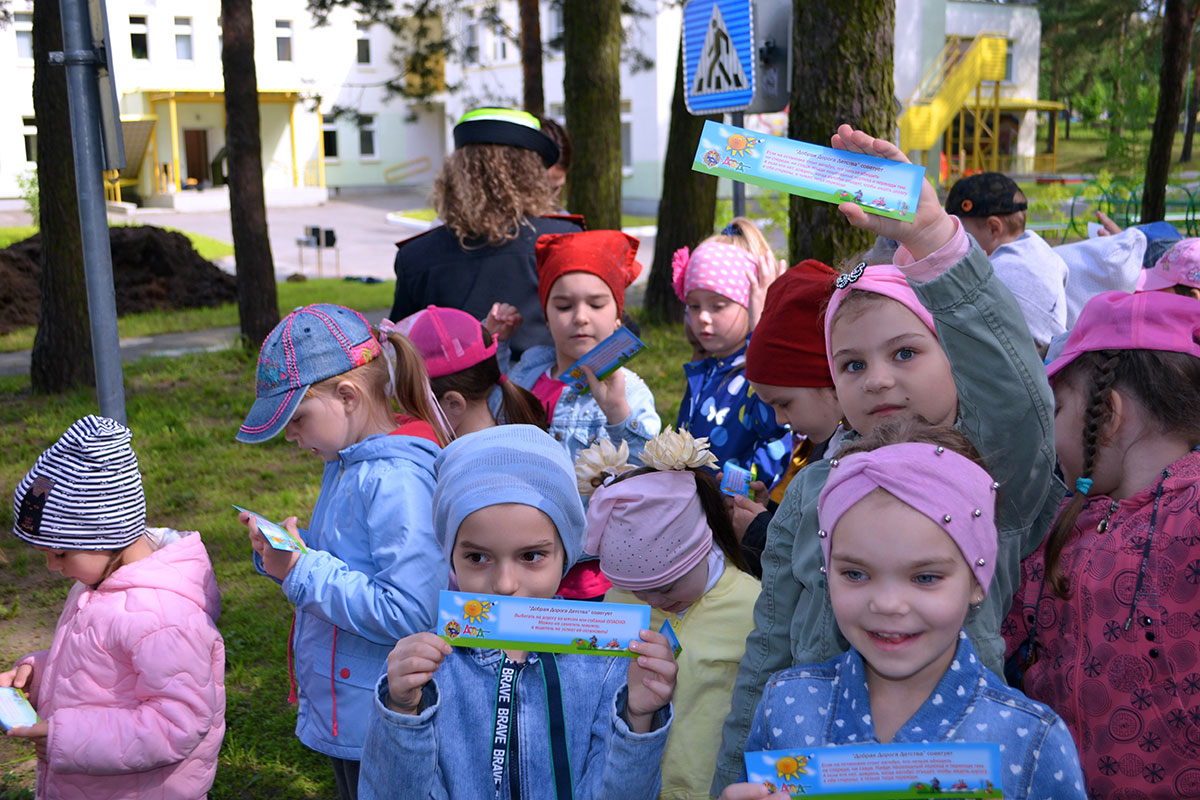 Сотрудники ГАИ Заводского района столицы посетили воспитанников детского сада.