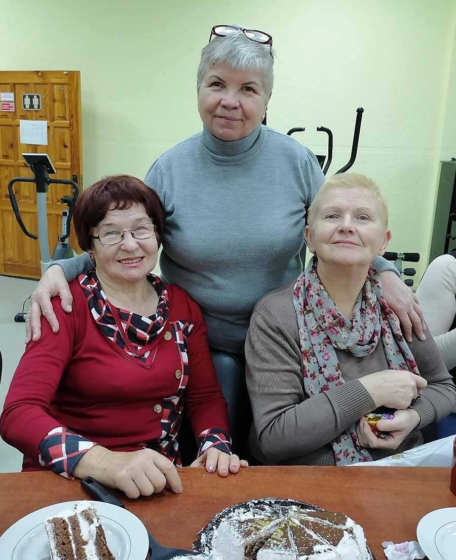 В отделении дневного пребывания для инвалидов ТЦСОН Заводского района г.Минска 10 ноября  инвалиды по слуху организовали День именинника.